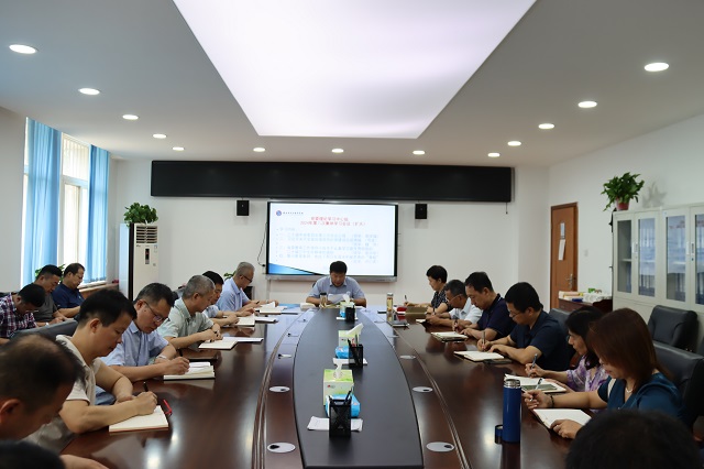 我校黨委理論學習中心組開展2024年第8次集體學習.JPG