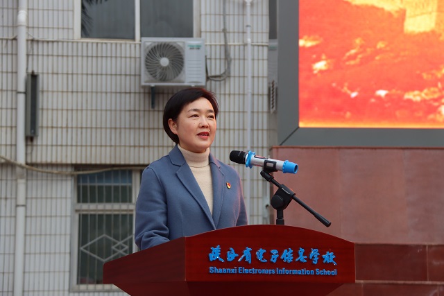 魏萍校長作開學(xué)致詞.jpg